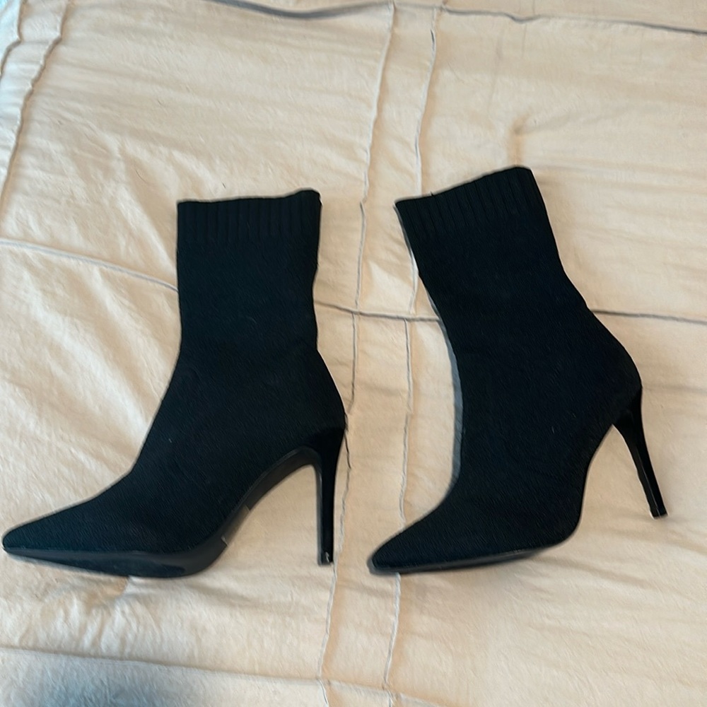 Black pointed toe sock booties size 9 only tried on never worn out